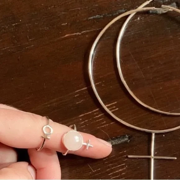 New Stonehart X Selkie Feminist Selkie Logo Ring Rose Quartz Gold Plate Silver - Picture 2 of 8